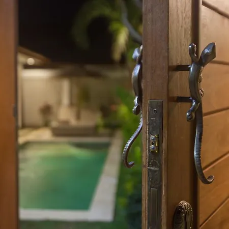 Two Lizards Beach Villas Sanur  Exterior photo